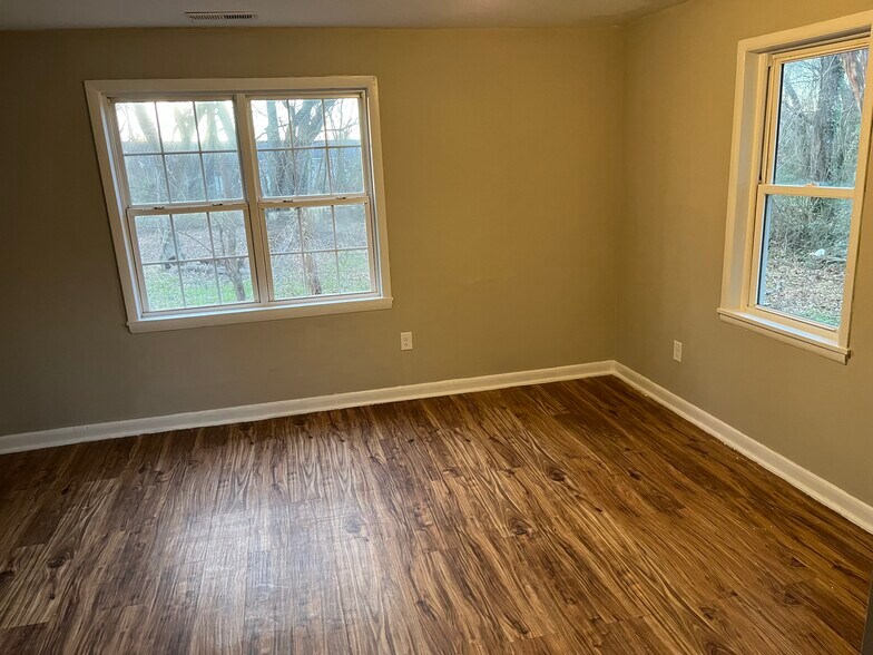 Building Photo - 914 Fir Pl