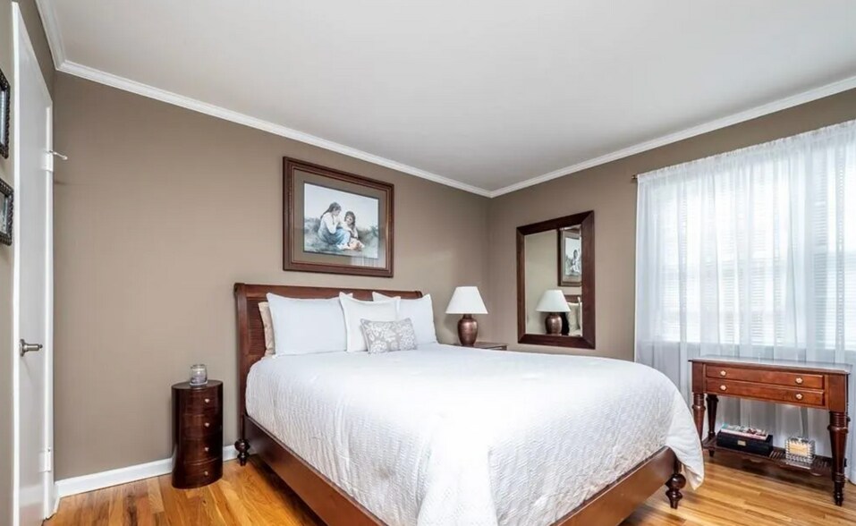 Building Photo - 33 Village Walk