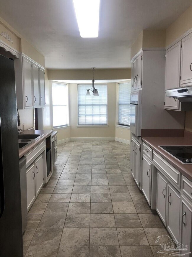 Building Photo - 3885 Hidden Oaks Dr