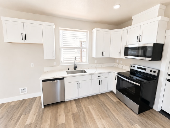Building Photo - 5579-5581 Linrich Ln