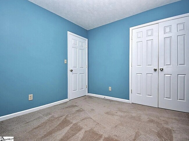 Building Photo - 713 Lindal Ct