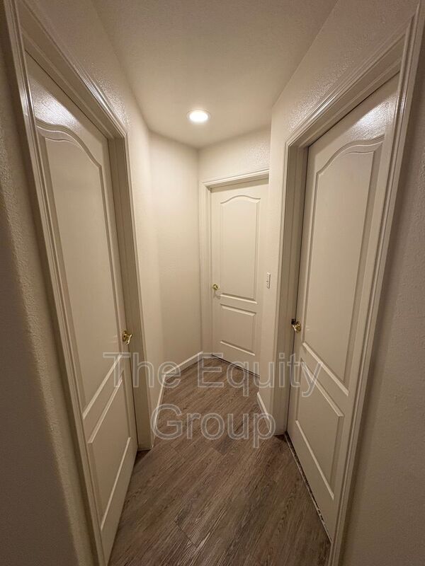 Building Photo - 2322 E Beech Ct