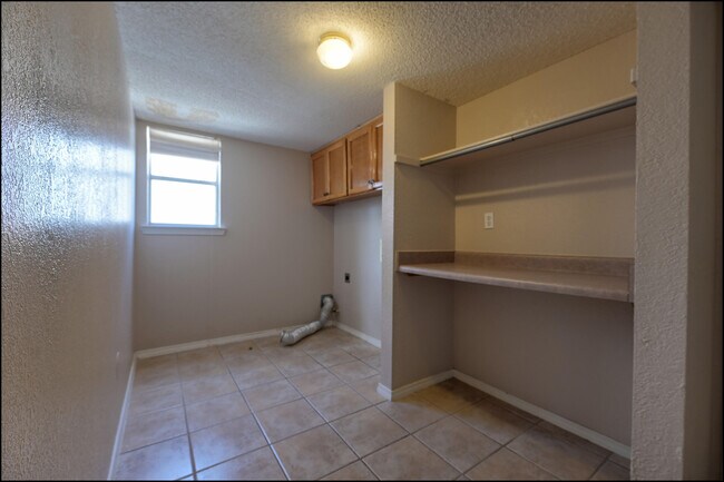 Building Photo - 7456 Luz De Lumbre Ave