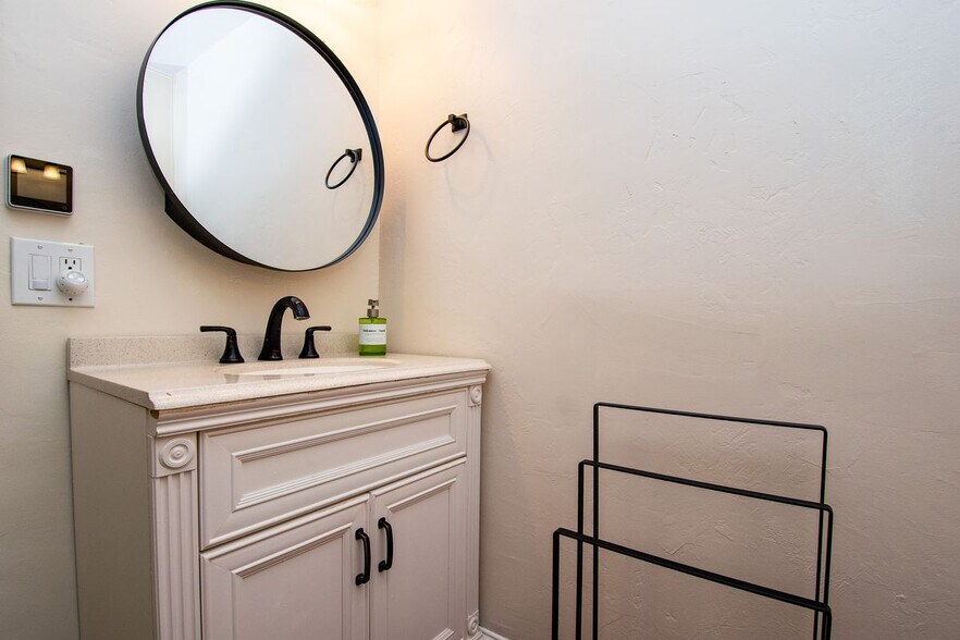 Building Photo - 40 Encina Ave