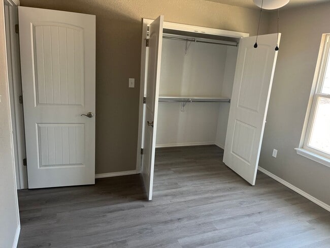 Building Photo - 222 W 8th St