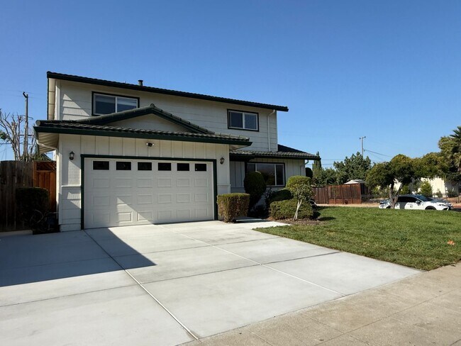 Primary Photo - Spacious 5 bedroom 2.5 bath home in San Jose