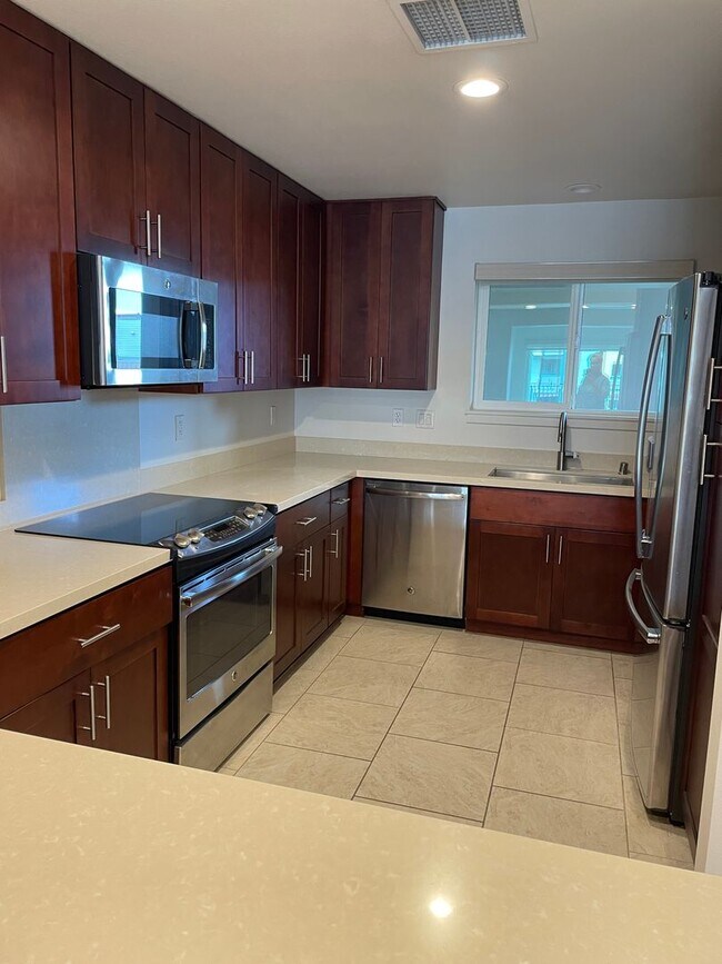 Building Photo - Ka Malanai at Kailua Phase II - 2 bedroom,  2 bath with 2 covered parking - $4,000.