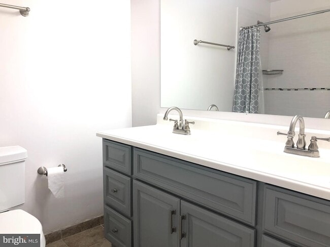 Building Photo - 5 Algonquin Ct