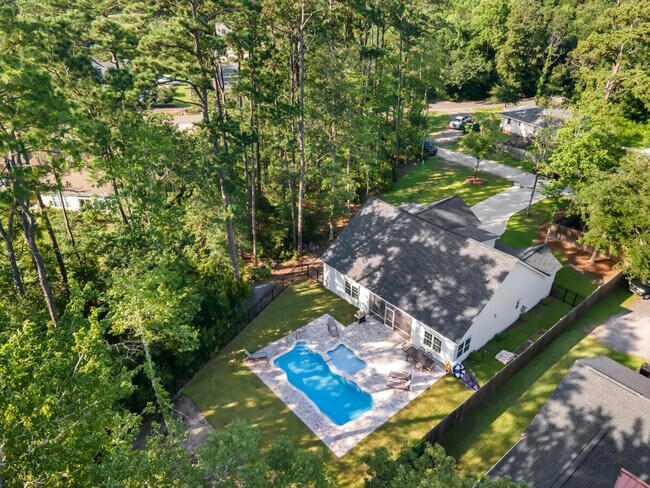 Building Photo - 245 Brace Dr