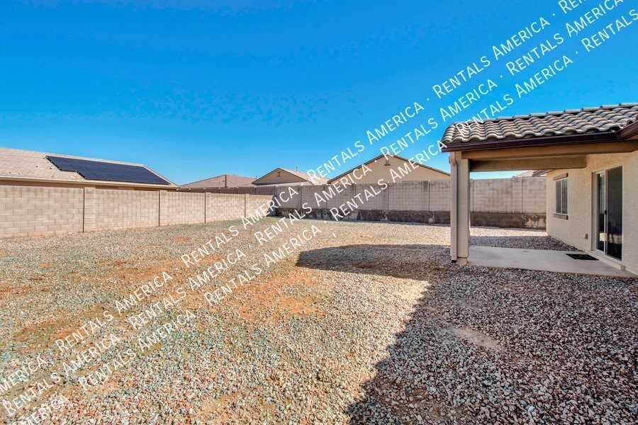 Building Photo - 1560 E Demain Dr