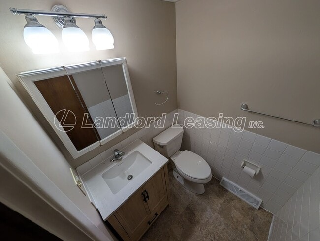 Building Photo - Spacious 4-Bedroom Colonial on Beautiful Wooded Lot