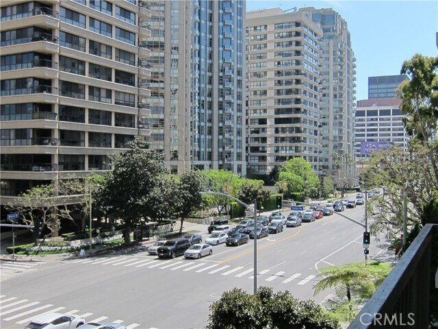 Building Photo - 10747 Wilshire Blvd