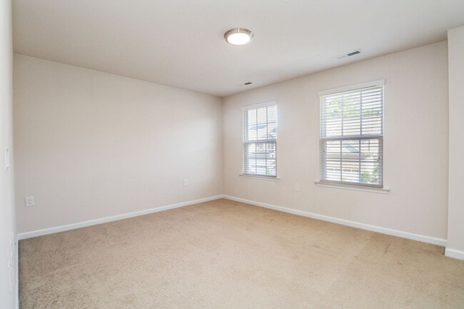 Building Photo - Stunning 4BD, 3BA Cary Home in Prime Locat...