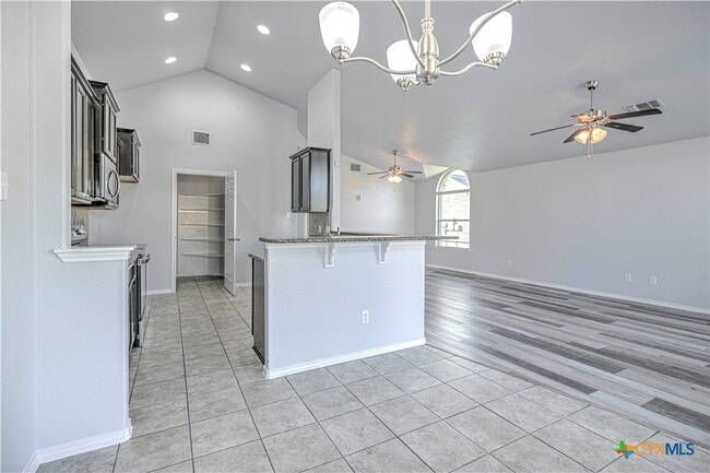 Building Photo - 5726 Stonehaven Dr