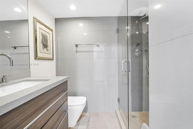 Building Photo - 5151 Collins Ave