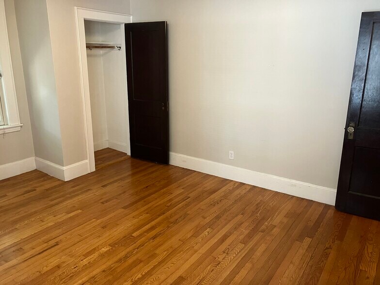 Building Photo - 93 Hillside Rd