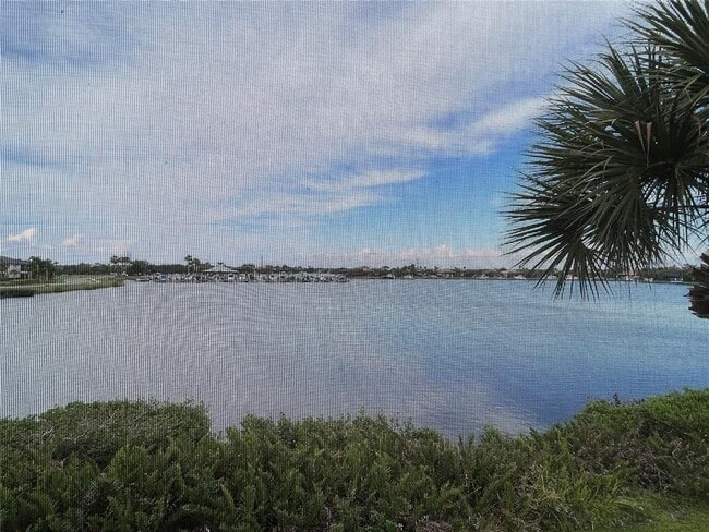 Building Photo - 1139 Riverscape St