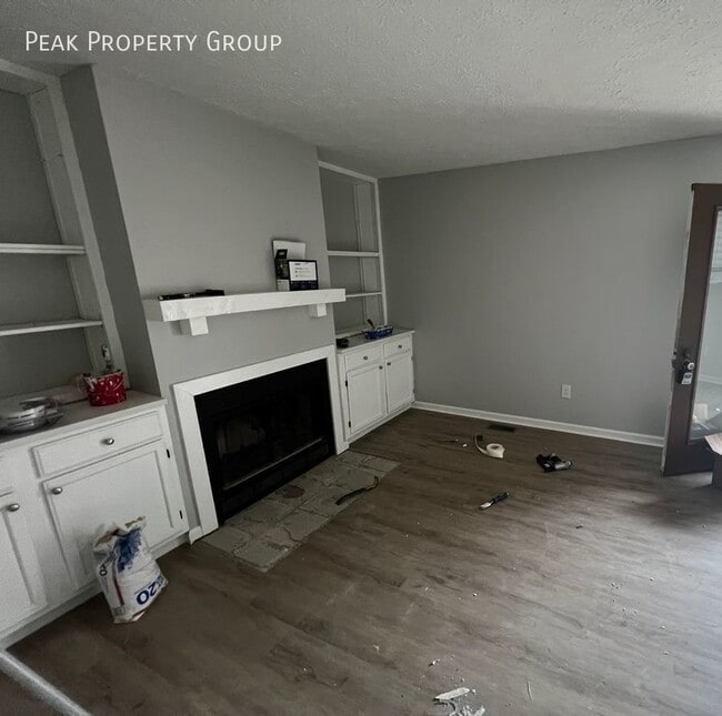 Building Photo - NOW AVAILABLE!! Newly Renovated Townhomes ...