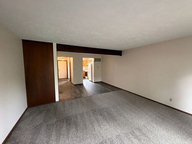 Building Photo - 4620 Grassridge Rd