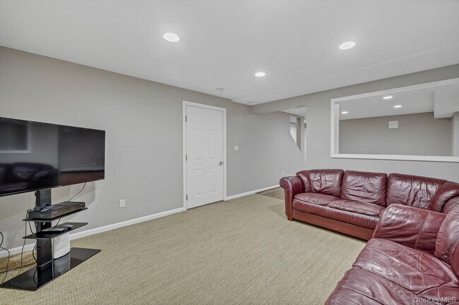 Building Photo - 24 Charnwood Dr