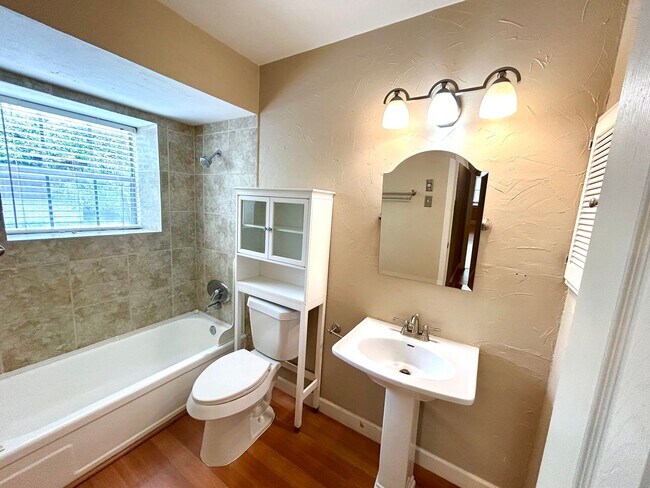 Building Photo - MOVE IN SPECIAL Upstairs Condo with Premium Amenities & Hardwood Floors!