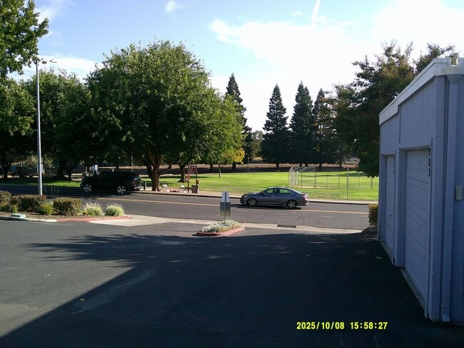 Building Photo - 749 Beelard Dr