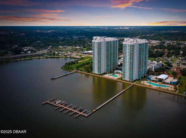 Building Photo - 241 Riverside Dr