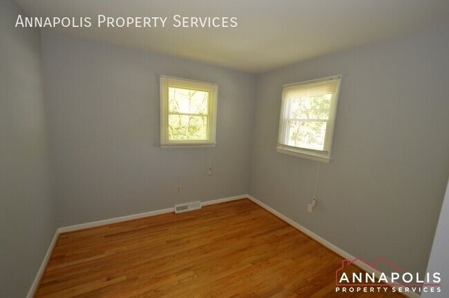 Building Photo - 556 Arundel Dr