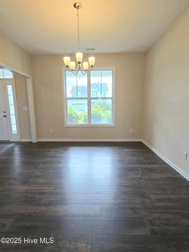 Building Photo - 743 Pine Cone Dr