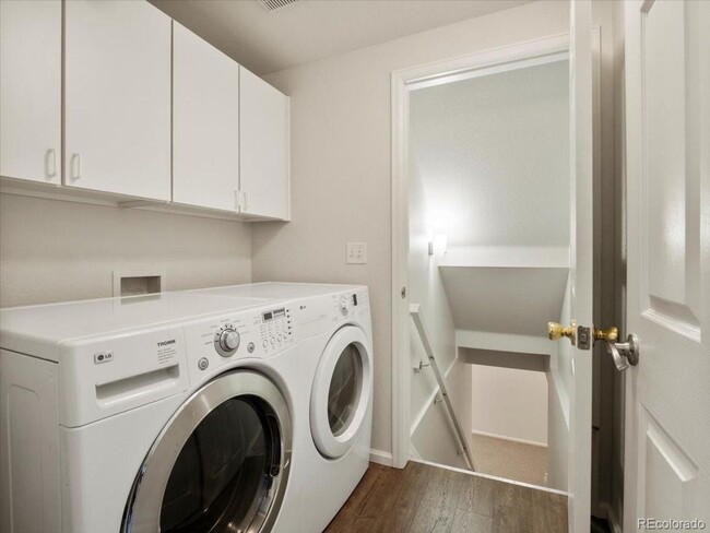 Building Photo - FABULOUS 3-BDRM, 3-BATH HOME IN GORGEOUS C...