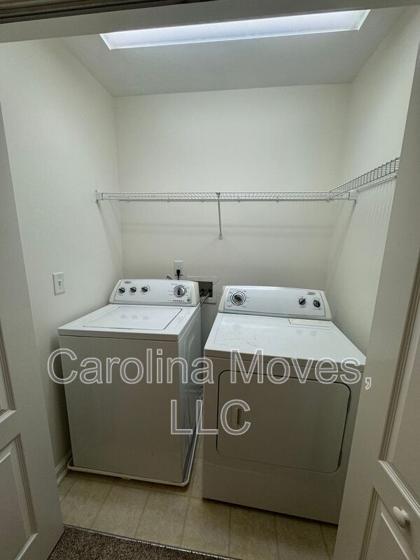 Building Photo - 121 Pine Walk Dr