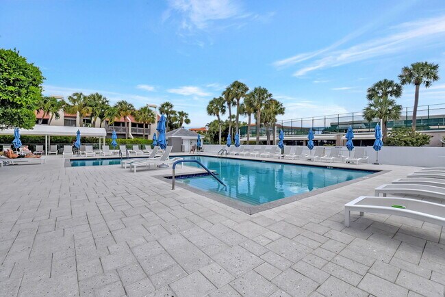 Building Photo - 2707 N Ocean Blvd