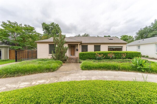 Building Photo - 515 Brookhurst Dr