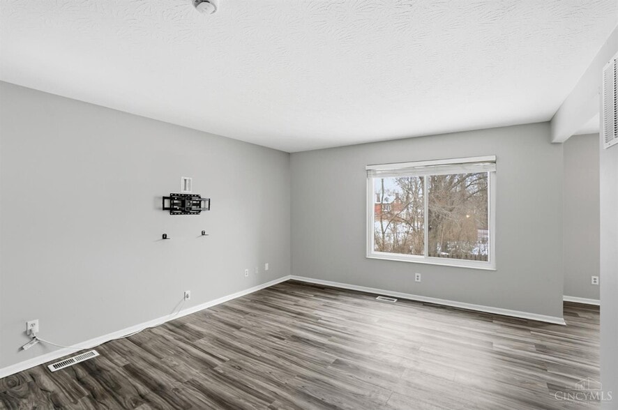 Building Photo - 3595 Harvey Ave