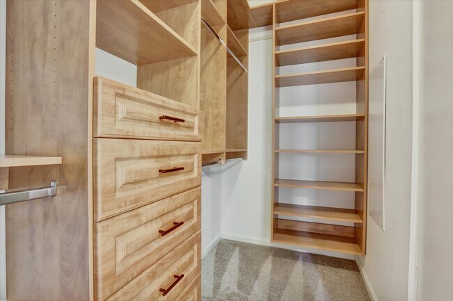 Building Photo - 683 Courtyards Loop