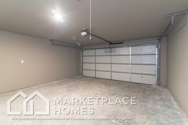 Building Photo - 900 W 23rd St