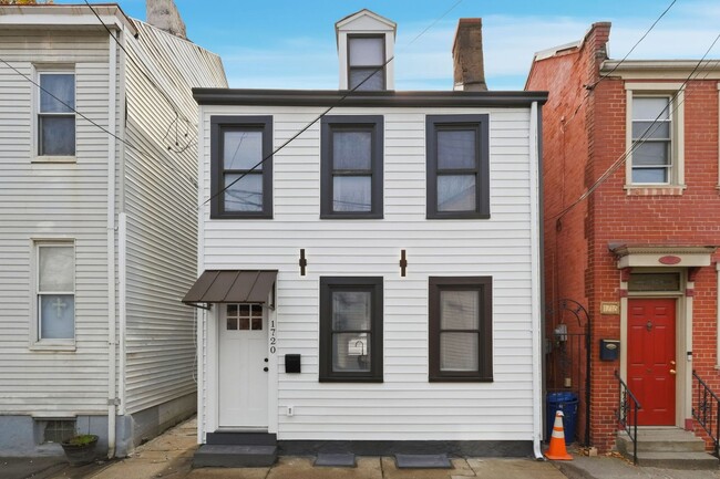 Primary Photo - Brand New 3 bed, 2 bath Remodel located in the South Side Flats