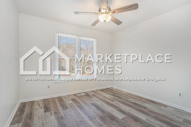 Building Photo - 525 Allana Dr