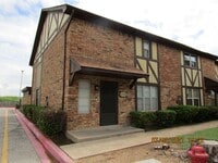 Building Photo - MACARTHUR AREA!! PETS NEGOTIABLE WITH OWNE...