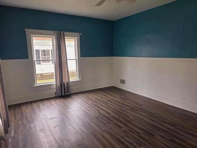 Building Photo - Spacious 2-Bedroom, 1-Bathroom Home – $1,300/Month | Move-In Special Available