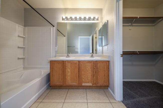 Building Photo - 6807 W Quailwood Way