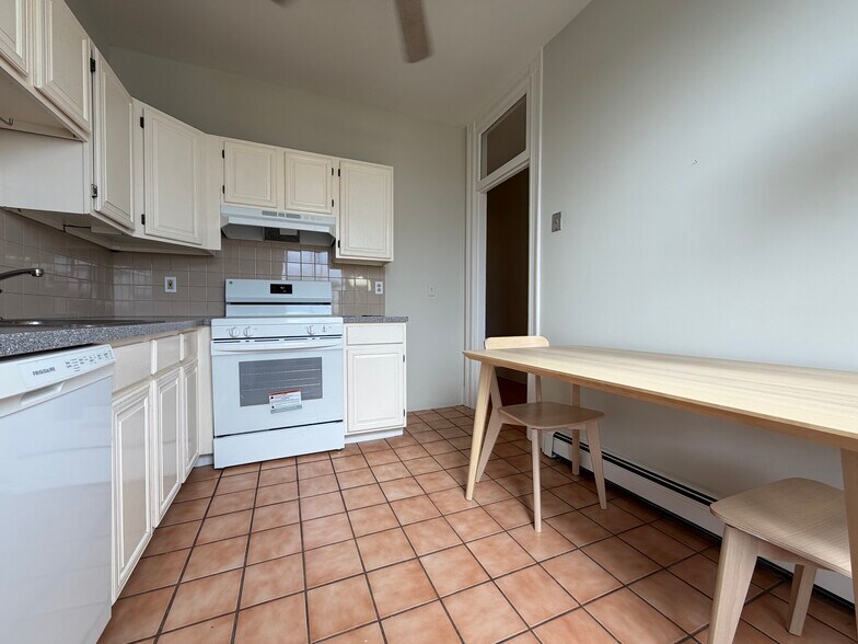 Building Photo - 367 Somerville Ave