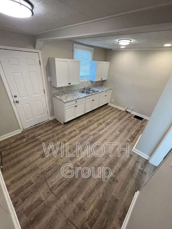 Building Photo - 324 N Linwood Ave