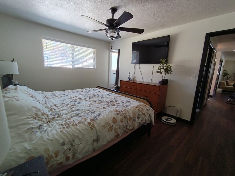 Building Photo - 1656 S Fairway Dr