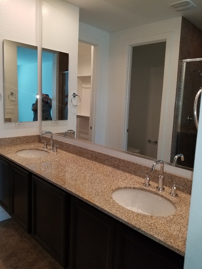 Building Photo - AMAZING TOWNHOME IN MCQUEEN AND OCOTILLO