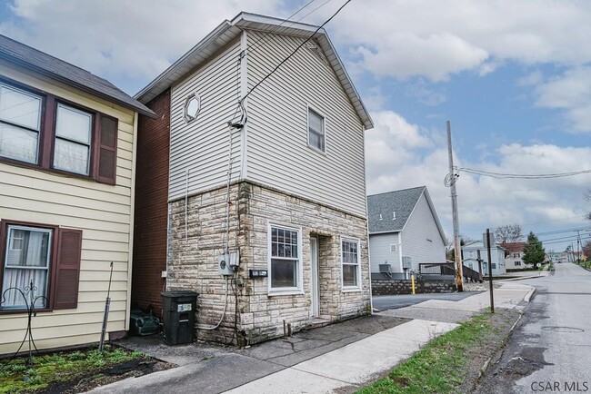 Building Photo - 983 2nd St