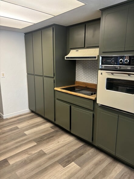 Building Photo - 8320 E Sommer Dr