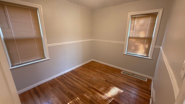 Building Photo - Single family