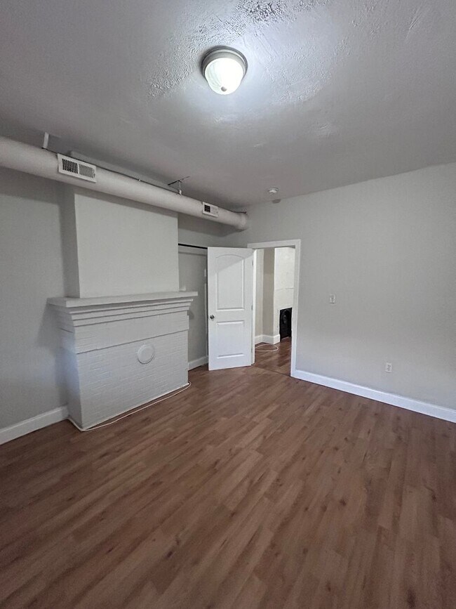 Building Photo - Available Now! | 2 Bed/ 1 Bath | Church Hill North