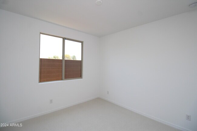 Building Photo - 8725 W Medlock Dr